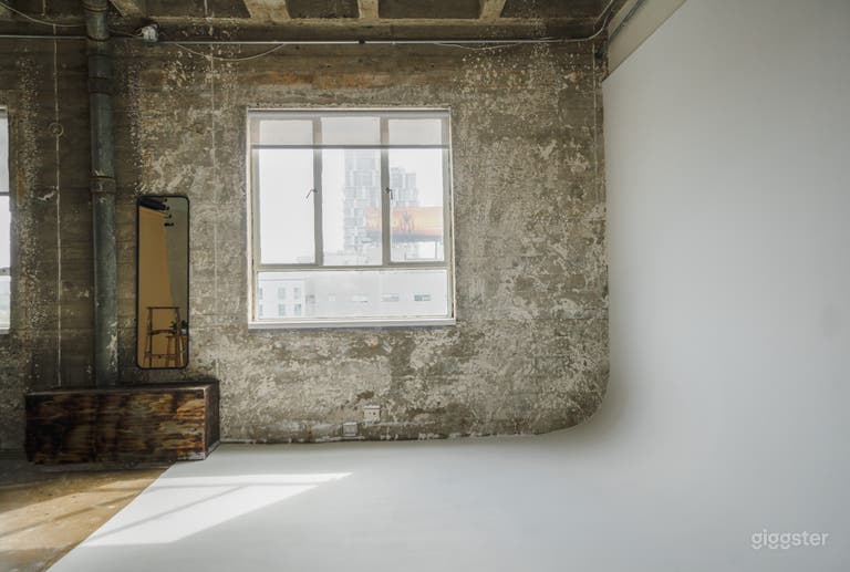  West Hollywood Photo/Video Studio | White Cyc wall 