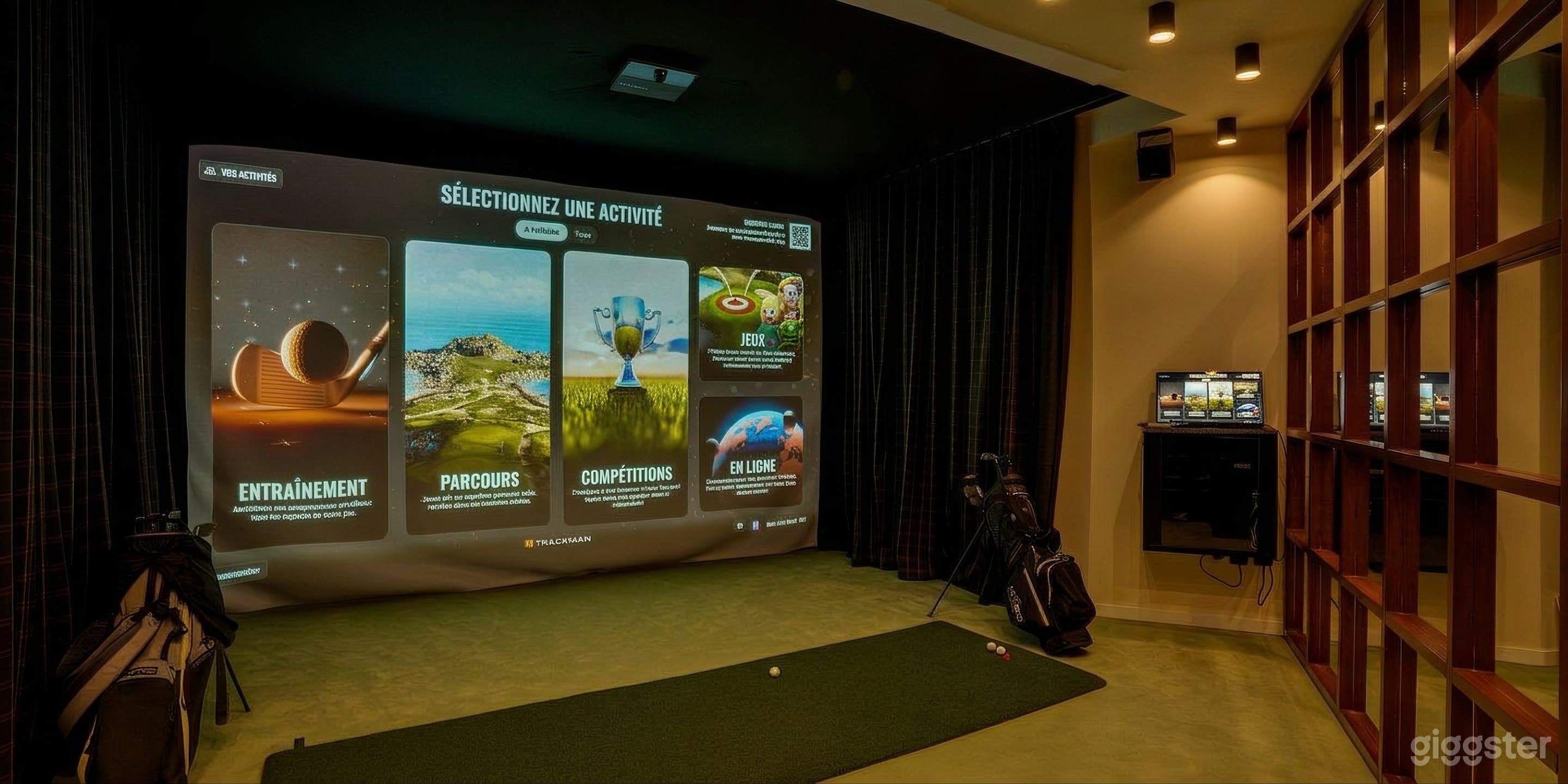 Photo de Salle de Golf Intérieure Privée avec Espace Conférence 4
