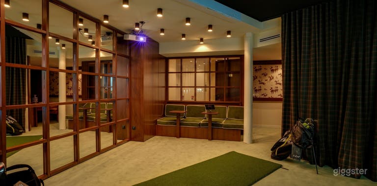  Private Indoor-Golf-Raum mit Konferenzbereich 