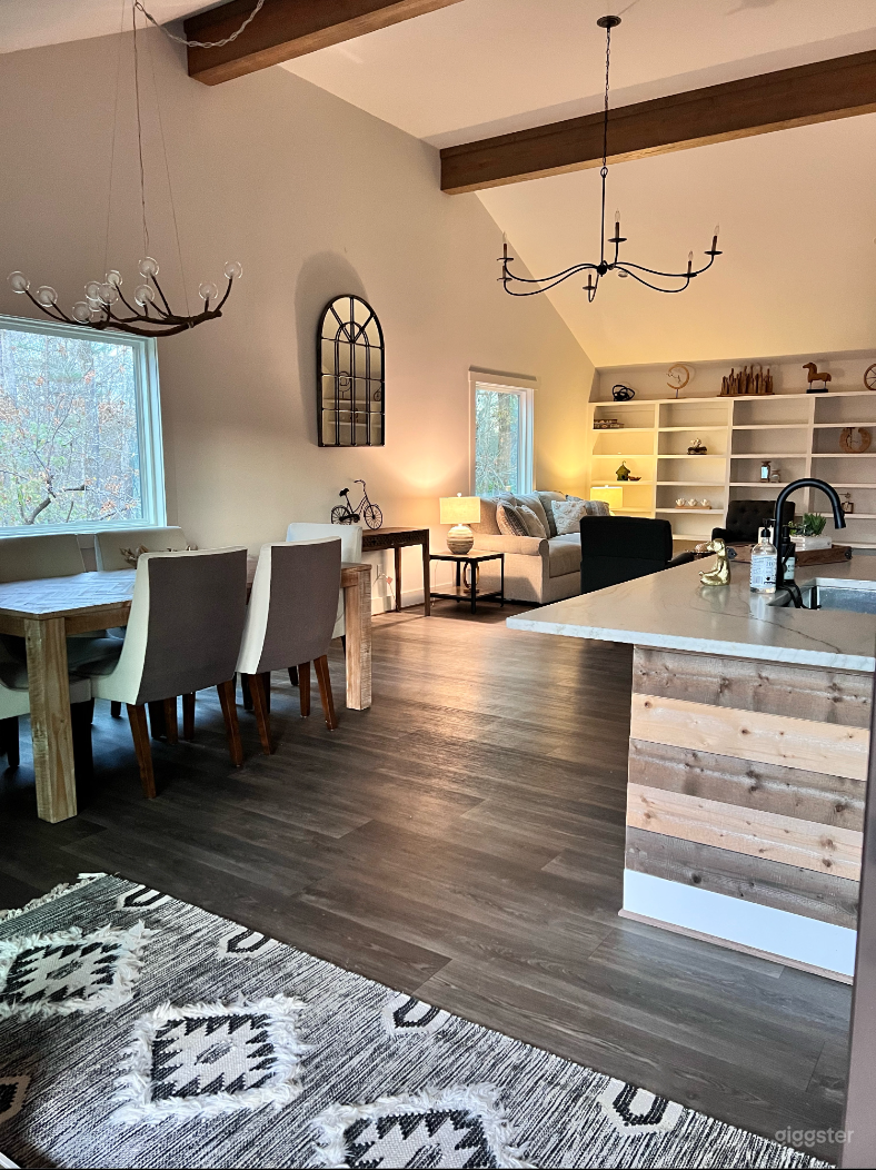 Serenbe's Hillside Escape w/ 10 acres Photo 1