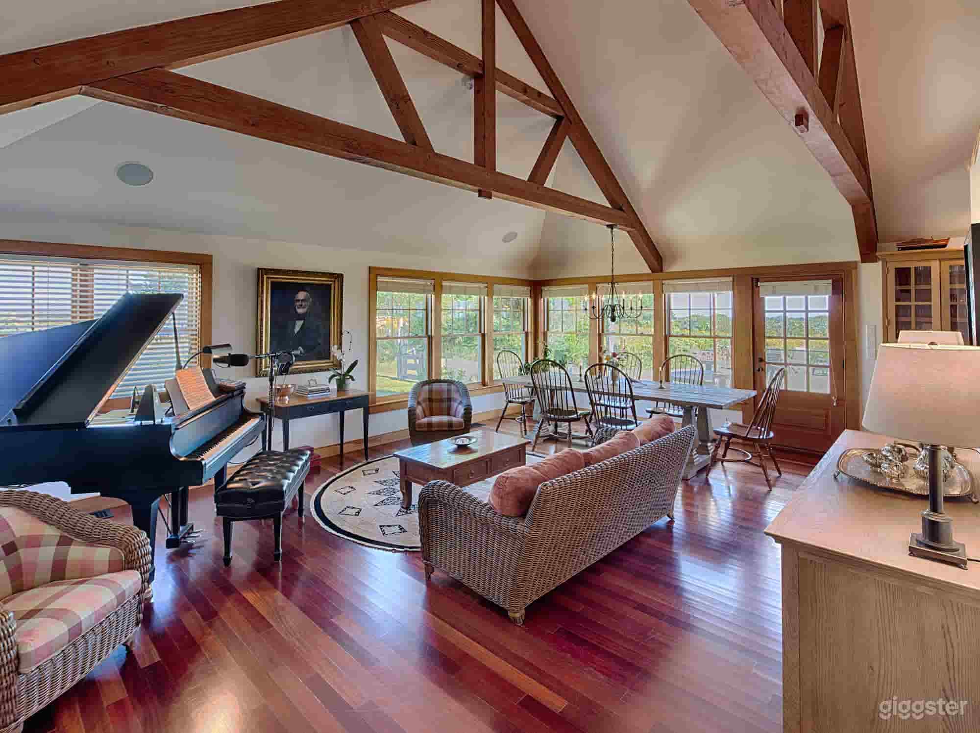 Private Home in the Gated Farm Photo 2