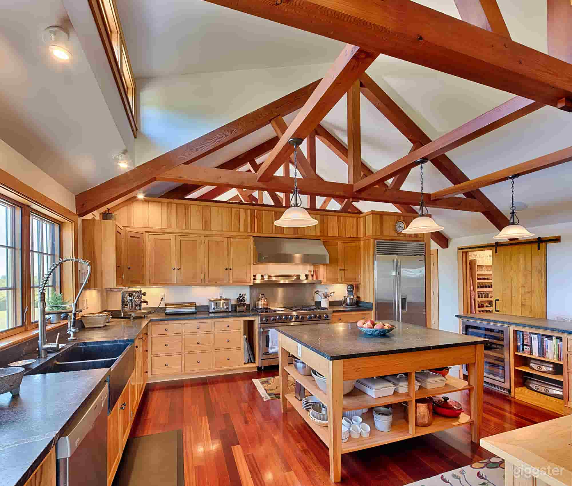 Private Home in the Gated Farm Photo 4