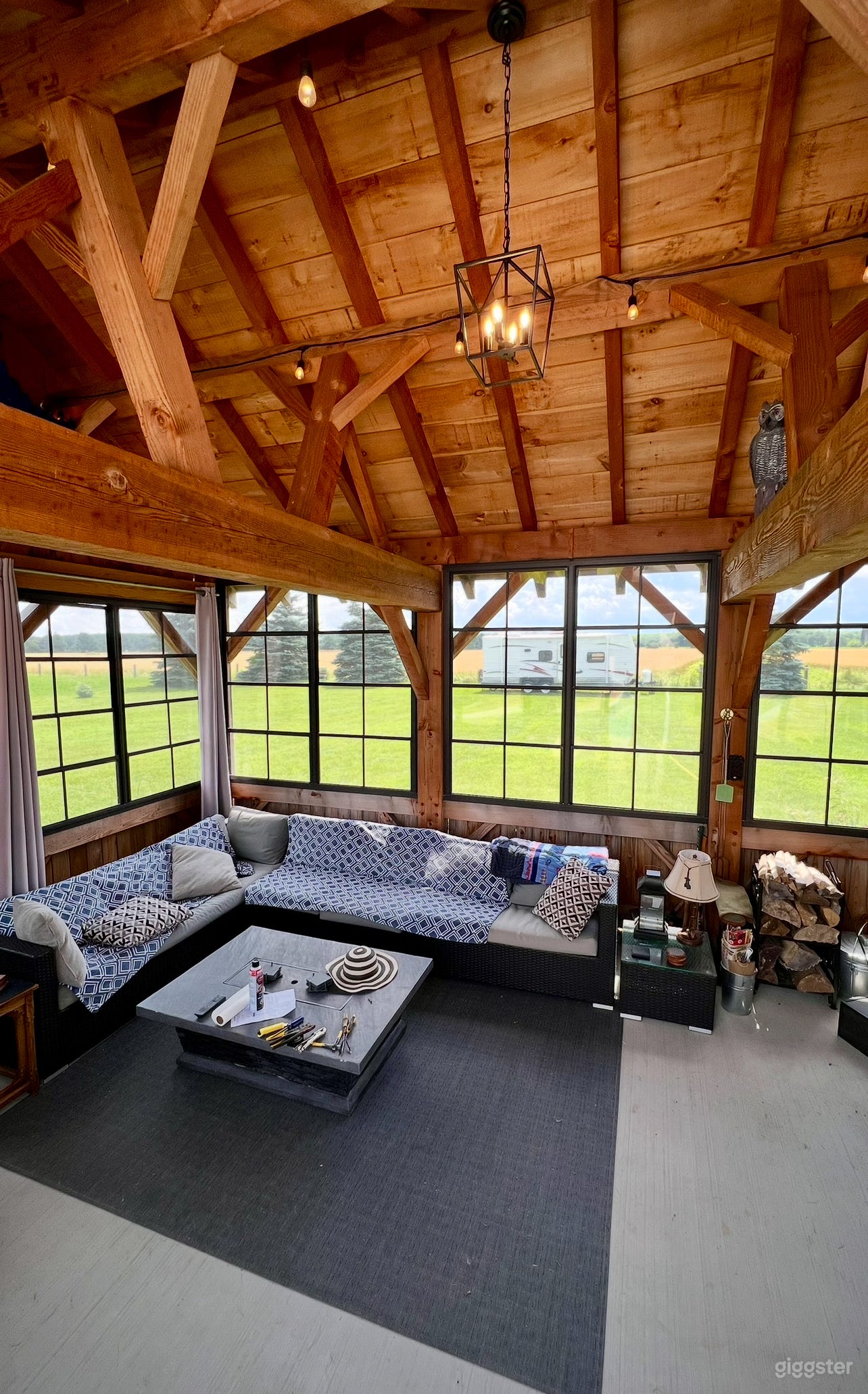 Cozy poolside cabana with pool and hot tub. Country views. Photo 2