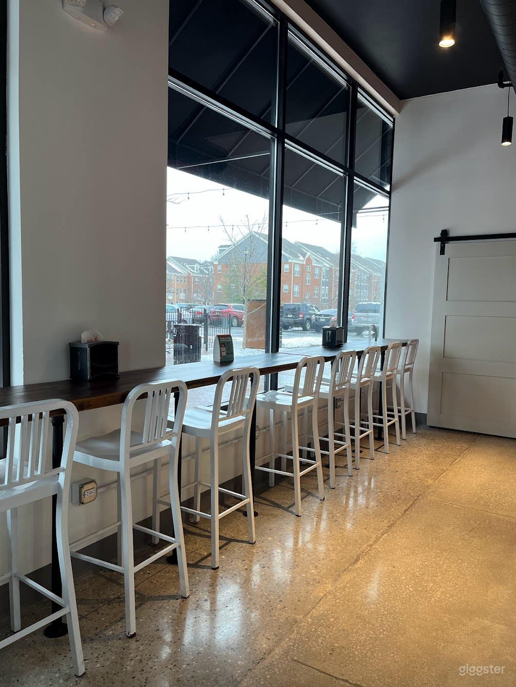 Chic Coffee Shop Venue for Memorable Events and Intimate Gatherings Photo 4