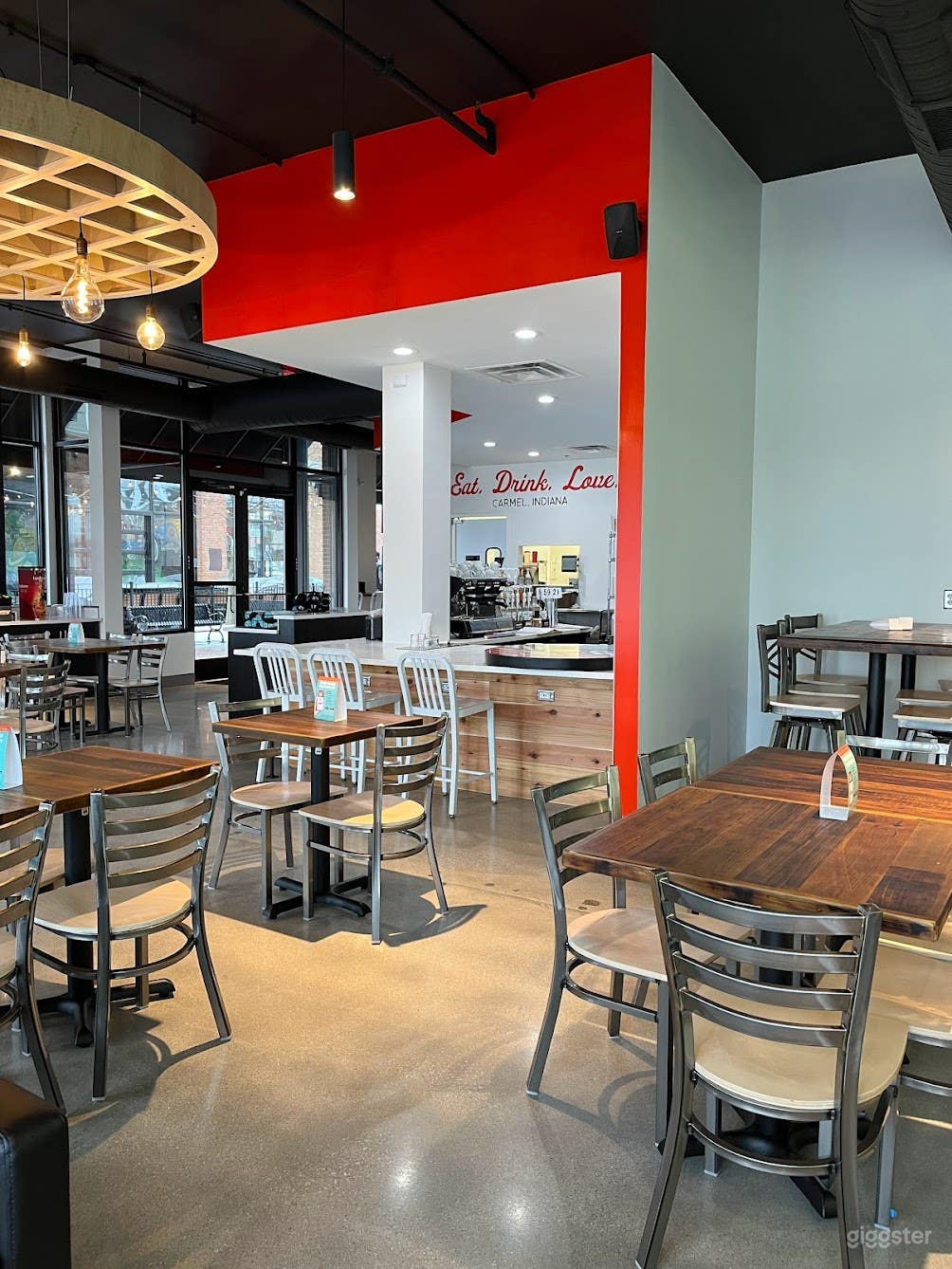 Chic Coffee Shop Venue for Memorable Events and Intimate Gatherings Photo 3