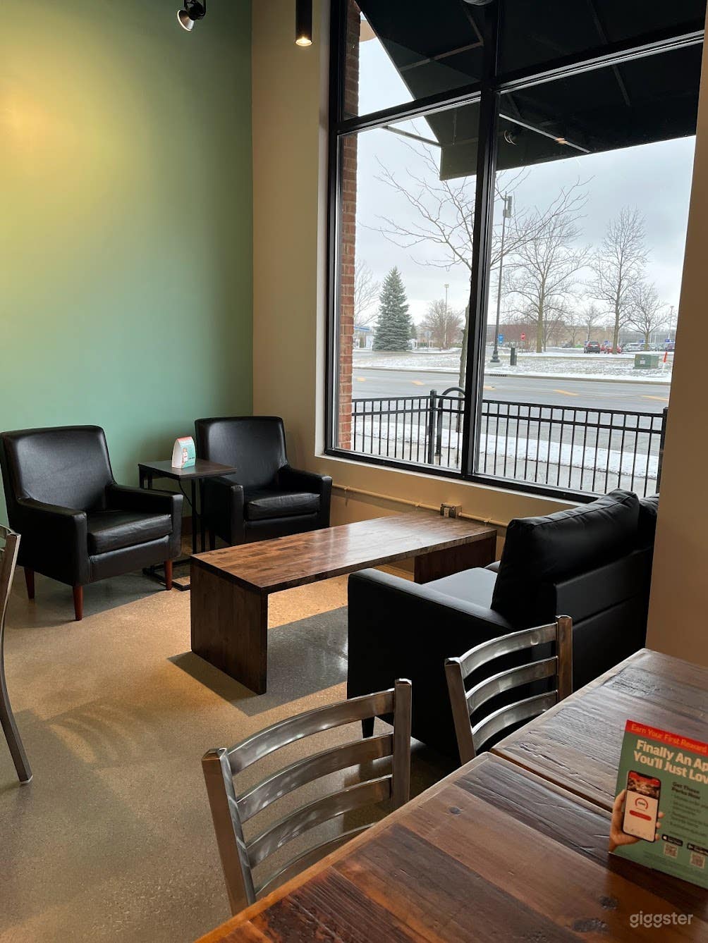 Chic Coffee Shop Venue for Memorable Events and Intimate Gatherings Photo 2