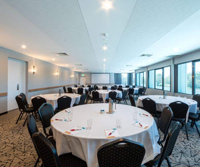 Spacious Bribie Island Room with Natural Light Photo 2