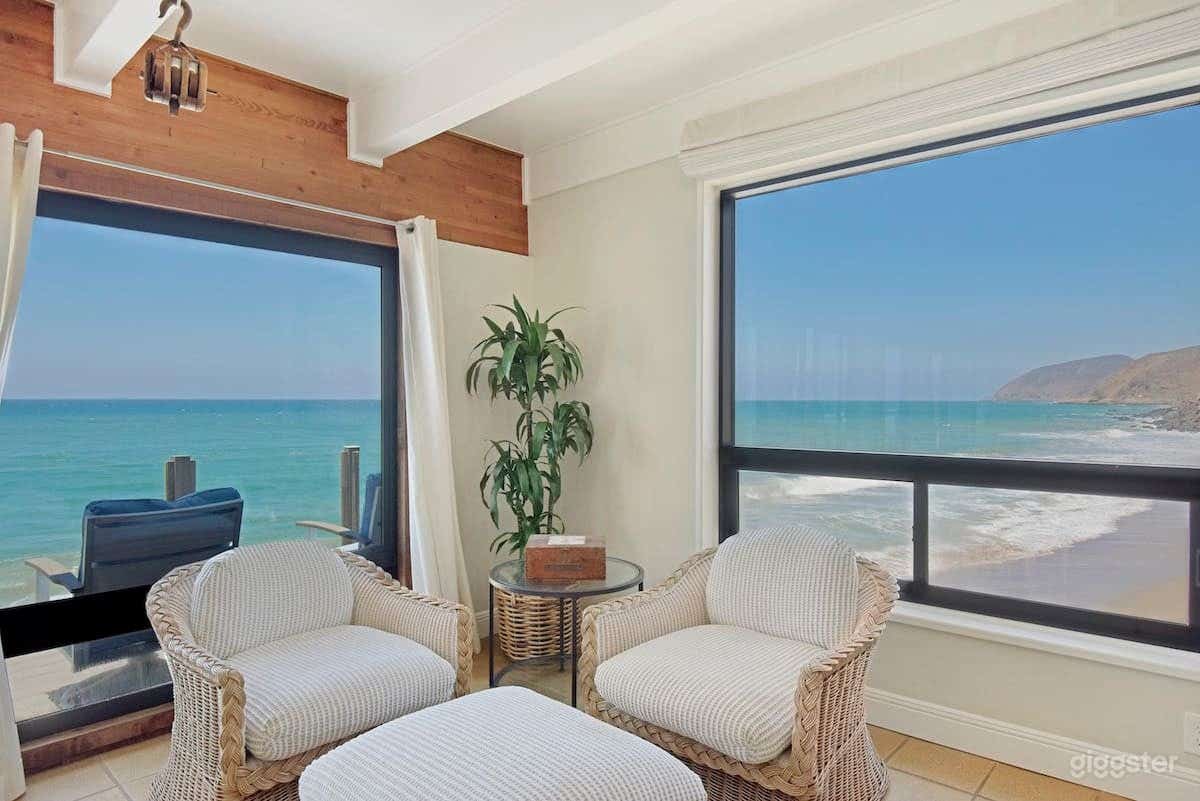 Malibu Beach house on private sandy beach Photo 3