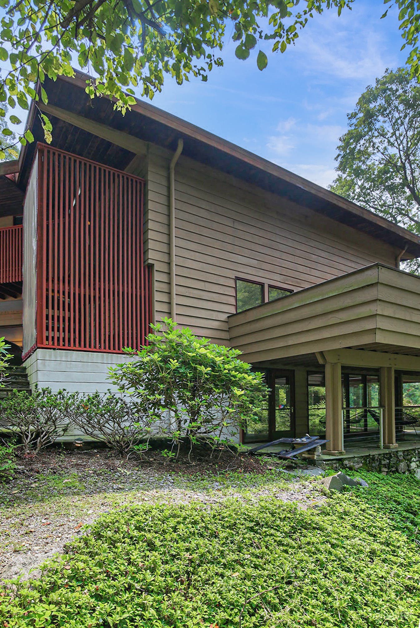 Beautiful Mid-Century Modern home w/ outdoor pool in Armonk Photo 4