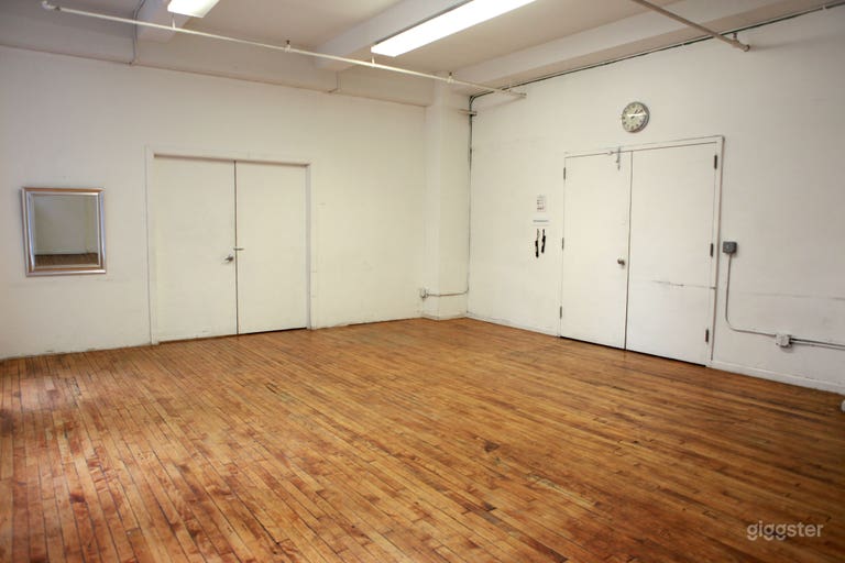  Minimal Workshop And Meeting Space 