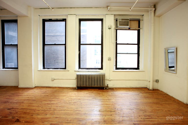  Minimal Workshop And Meeting Space 