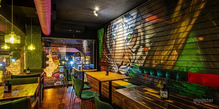  Eklektisches handgemachtes urbanes Restaurant mit Street Art, Terrasse 
