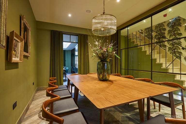  Bright and Functional Cubitt Room 