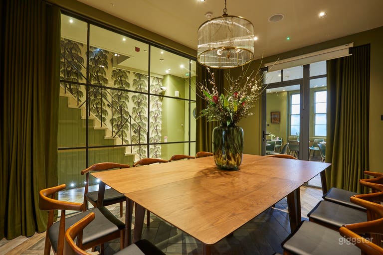  Bright and Functional Cubitt Room 