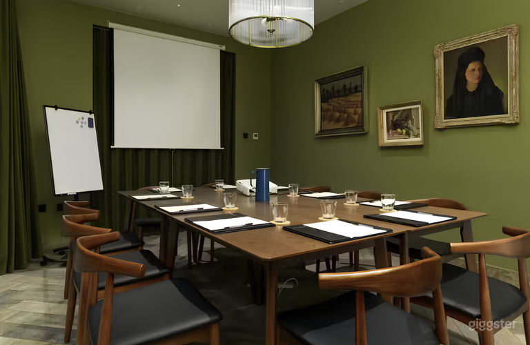  Bright and Functional Cubitt Room 