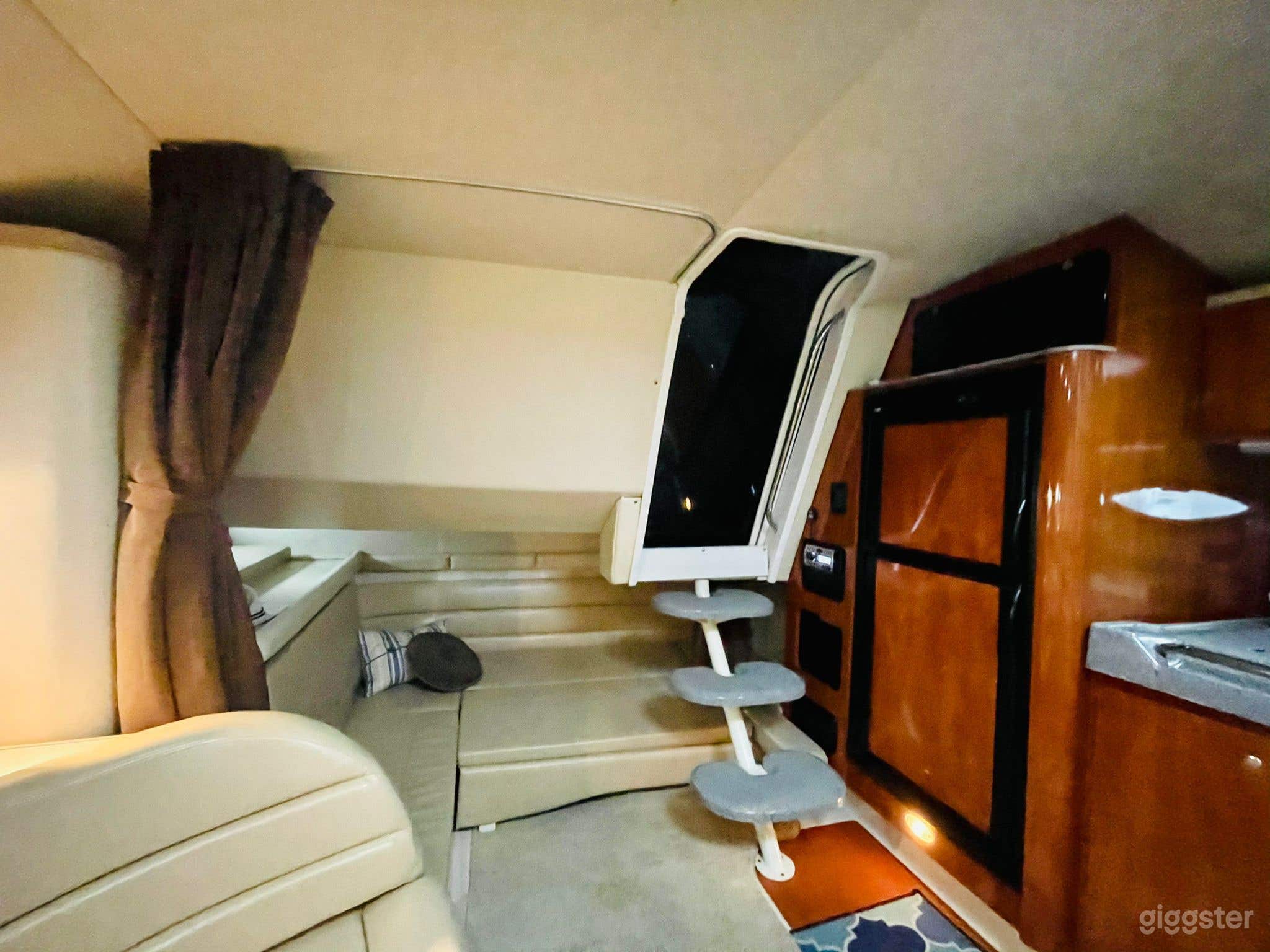 Exquisite 40FT Larson Sea Isle Party Yacht Space Events  Photo 3