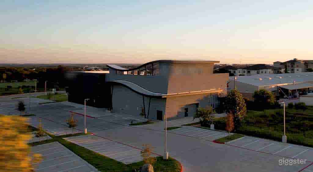 Top-tier Indoor Golf Performance Club (Full Facility) Photo 1