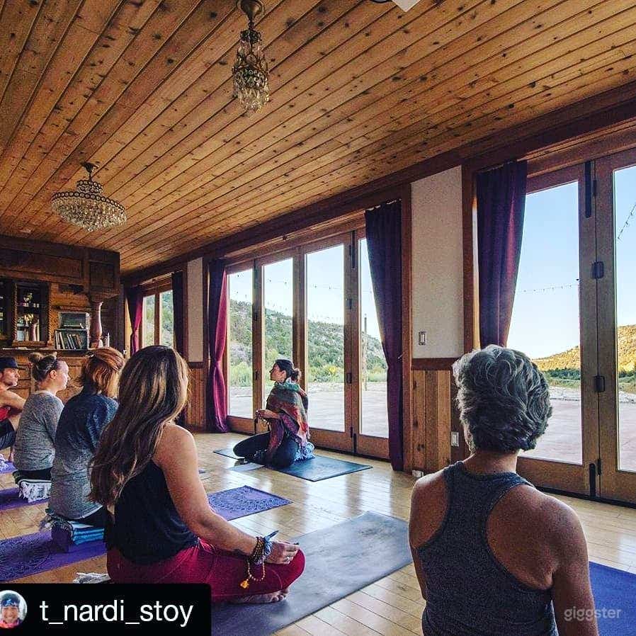 Bright and Sunny Lounge Venue with Valley View  Photo 3