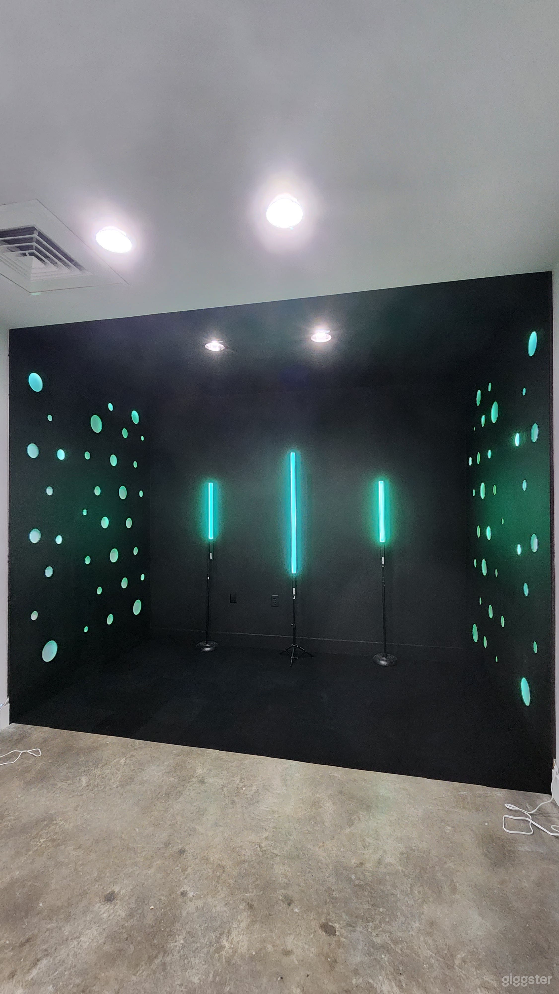 Medium Studio 2 Photo 3