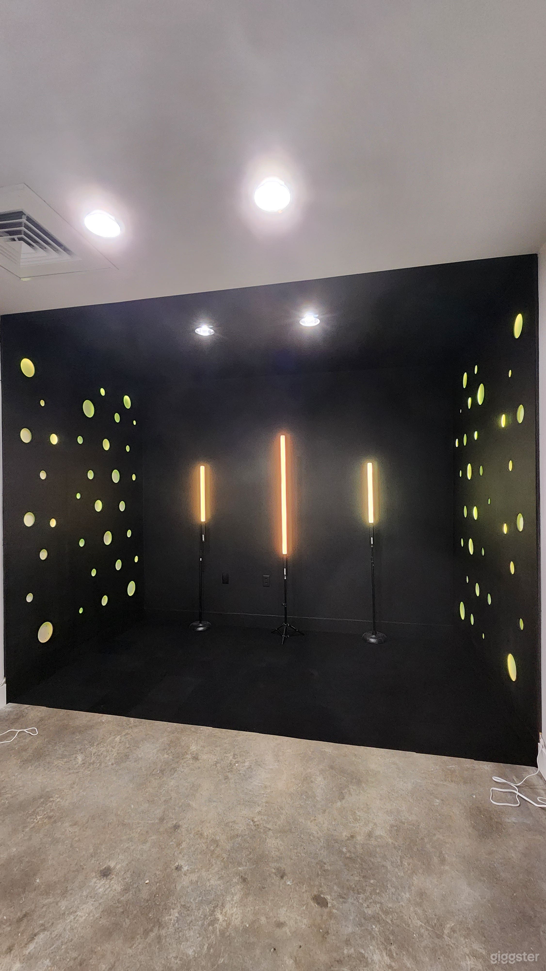 Medium Studio 2 Photo 2