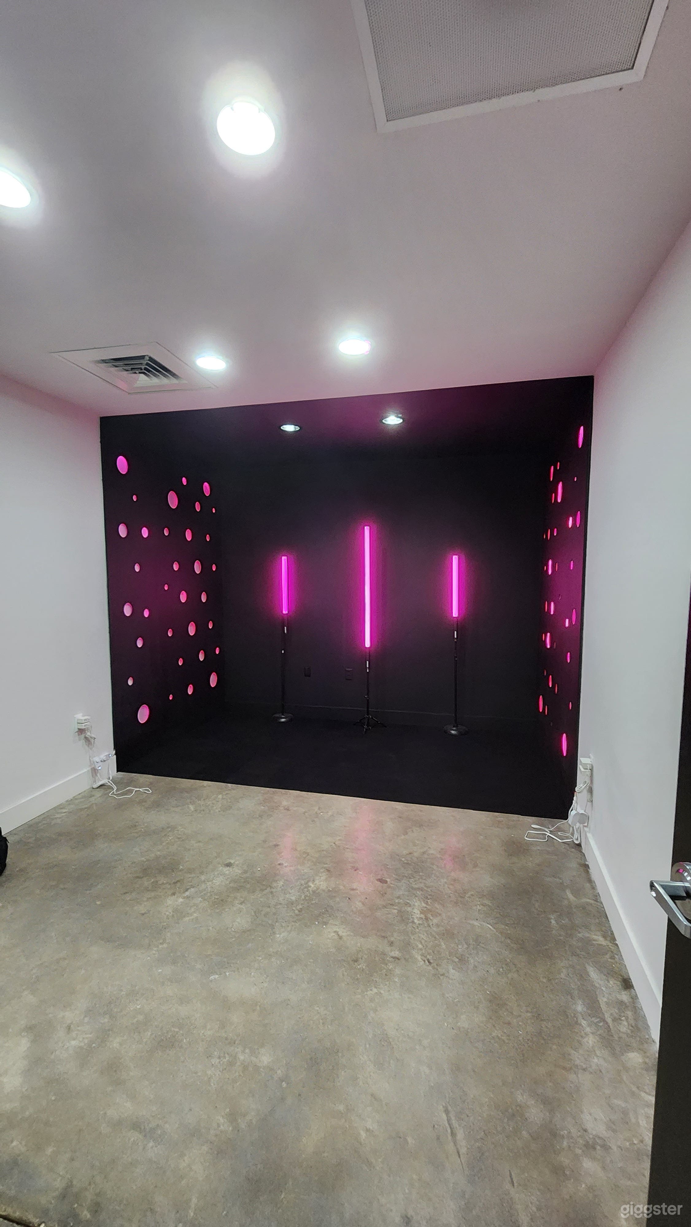 Medium Studio 2 Photo 1