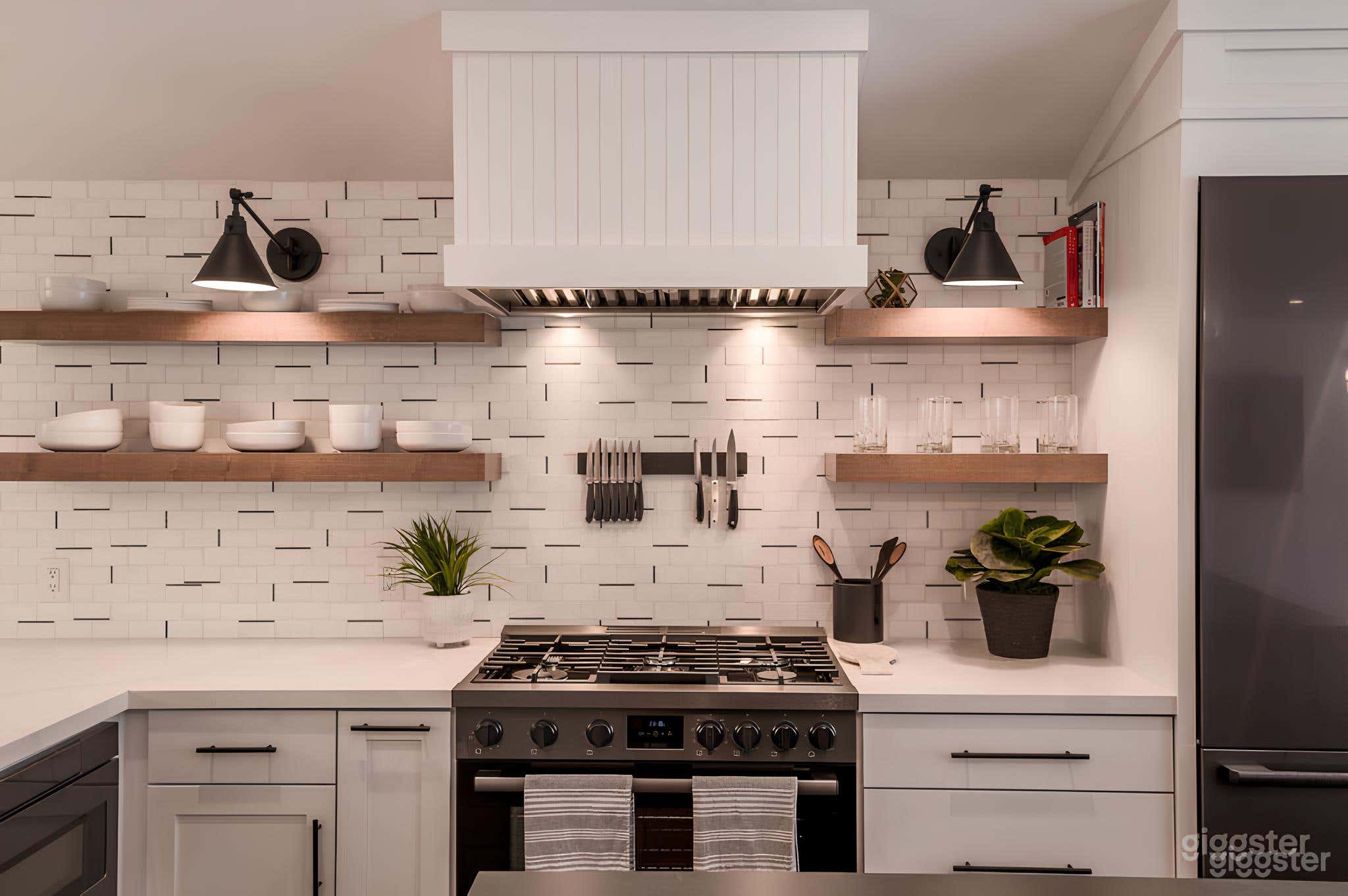 Modern Spanish Encinitas Home with New Pool &amp; Yard Photo 4