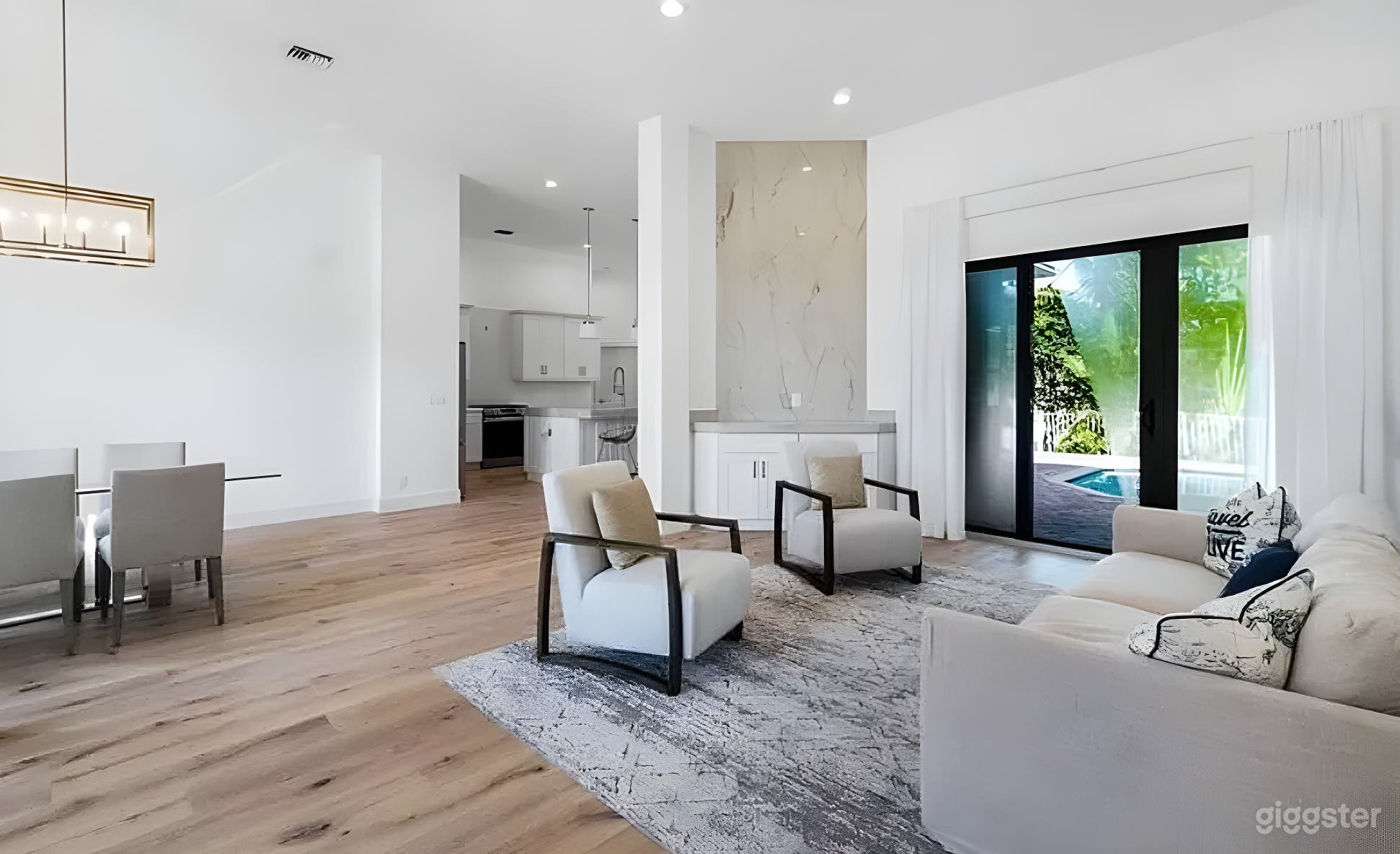 Stylish All-White Villa with Pool (Buyout) Photo 3