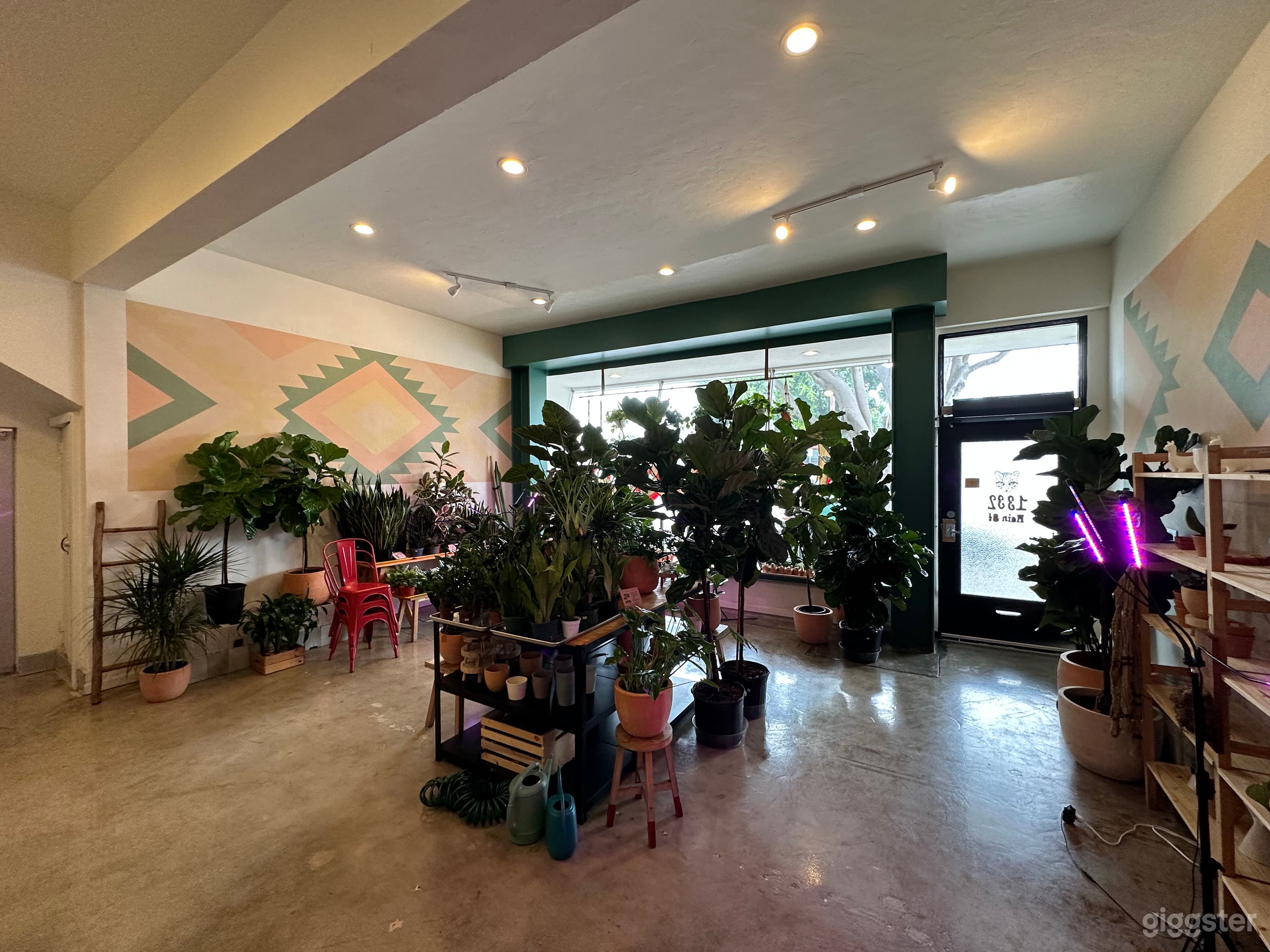 Coffee shop and Retail space  Photo 3