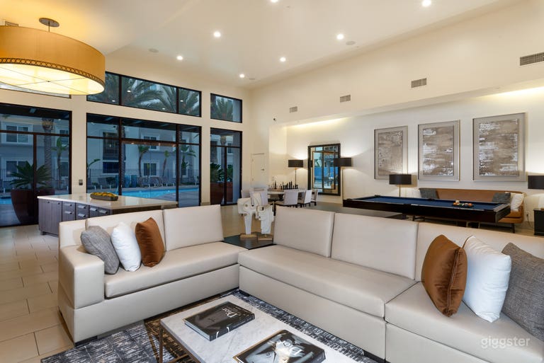  Classy, Modern Lounge in Huntington Beach 