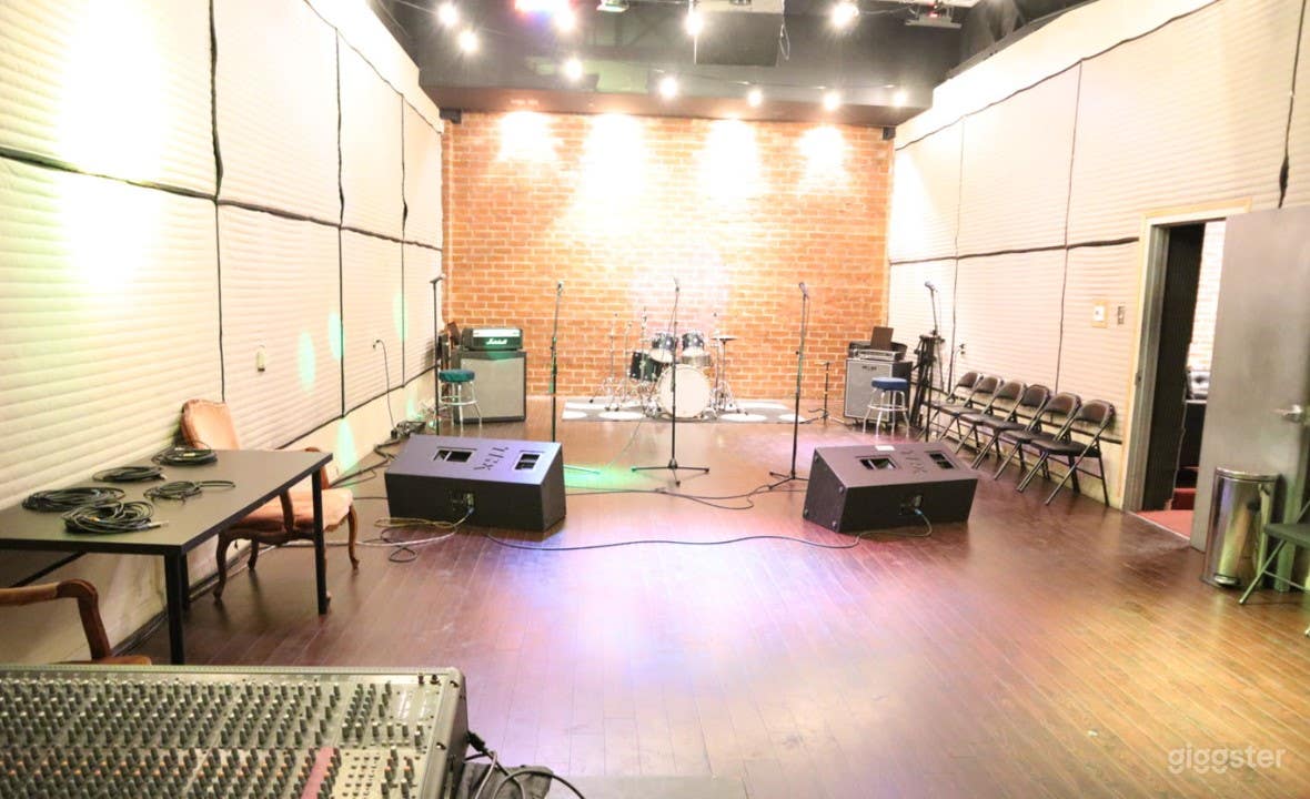 Large and Spacious Rehearsal Studio in LA Photo 2
