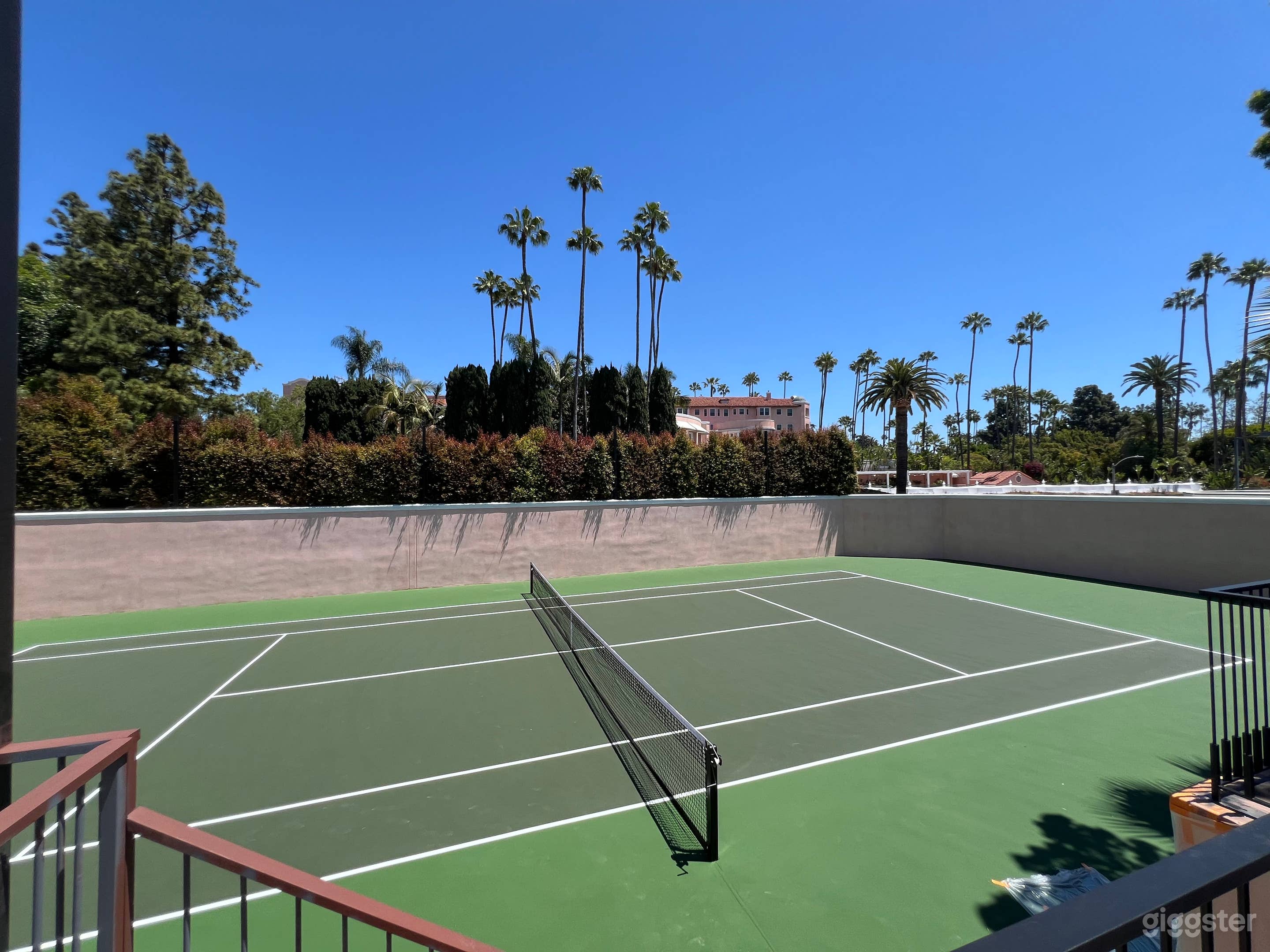 Pink Tennis Court Beverly Hills Private Residence Green Photo 3