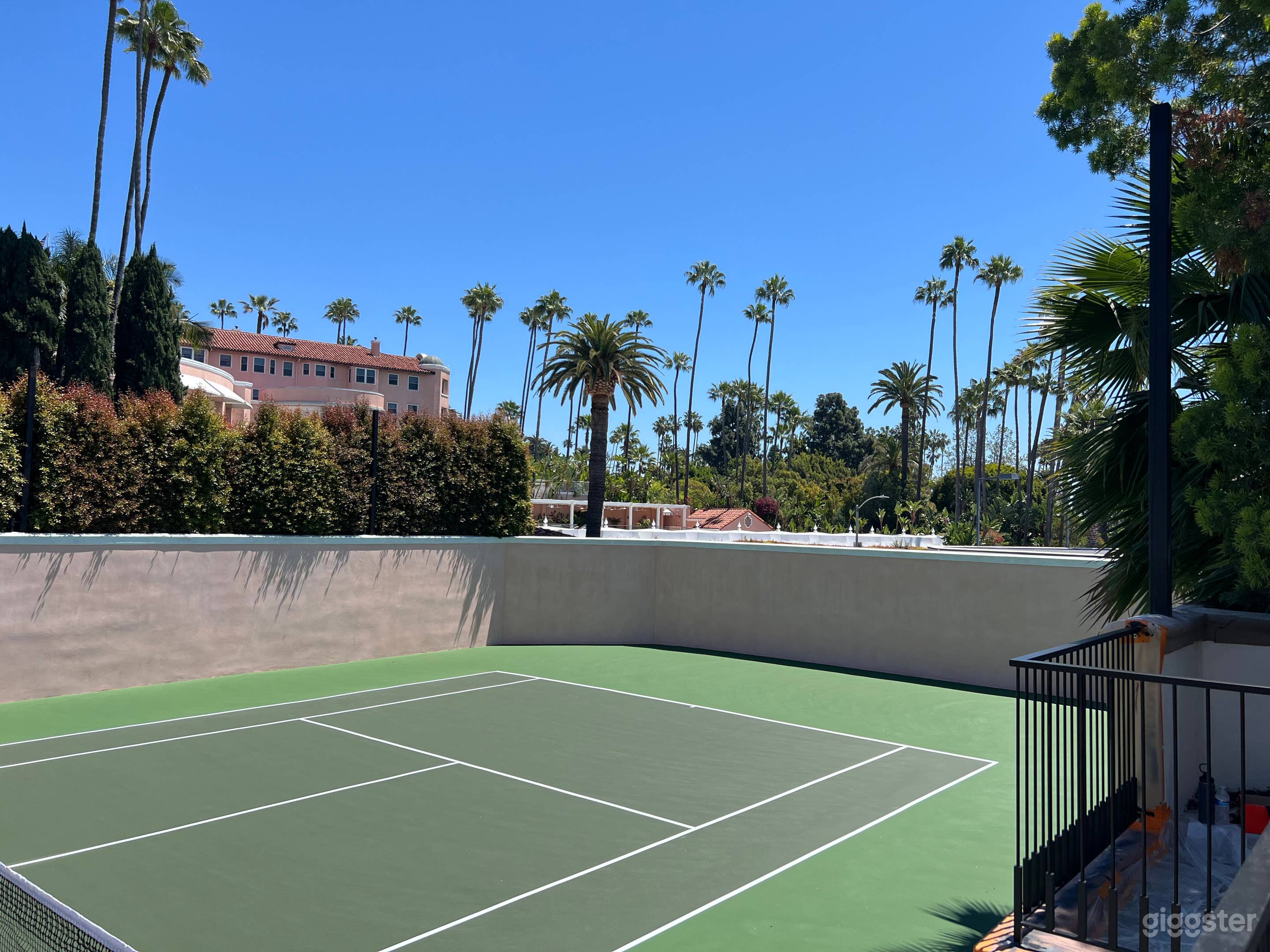 Pink Tennis Court Beverly Hills Private Residence Green Photo 2