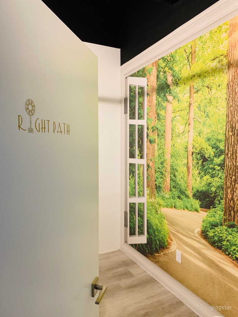  Wayfinding can be difficult, a light at the end of a tunnel is always encouraging. Find a new, right path and see your bright future in this room. 