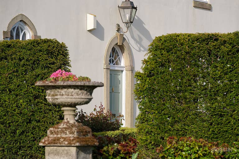  Beautiful Restored Georgian Farmhouse and Grounds 