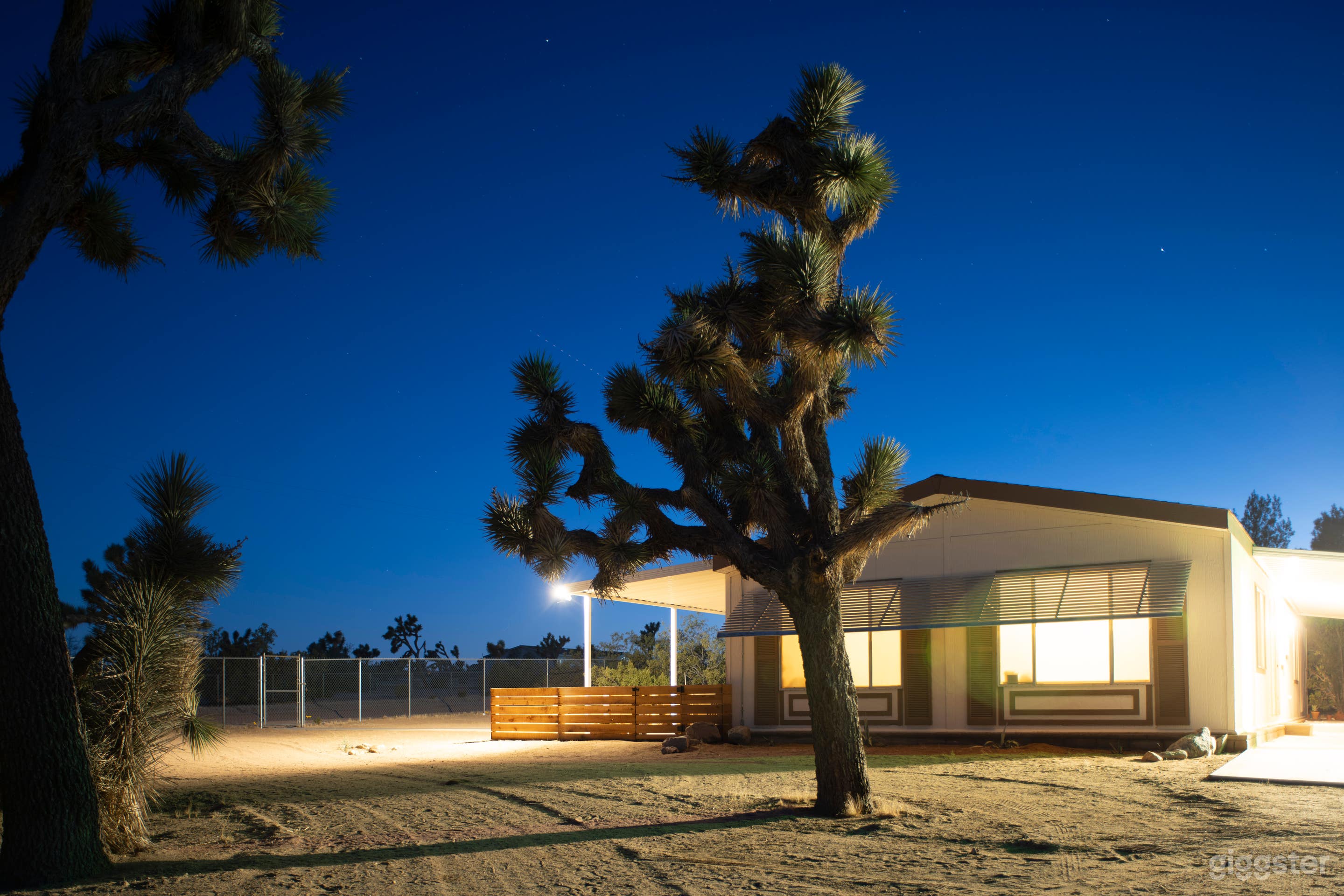 Avalon Ranch - 70s Ranch House + Desert Landscape Photo 2