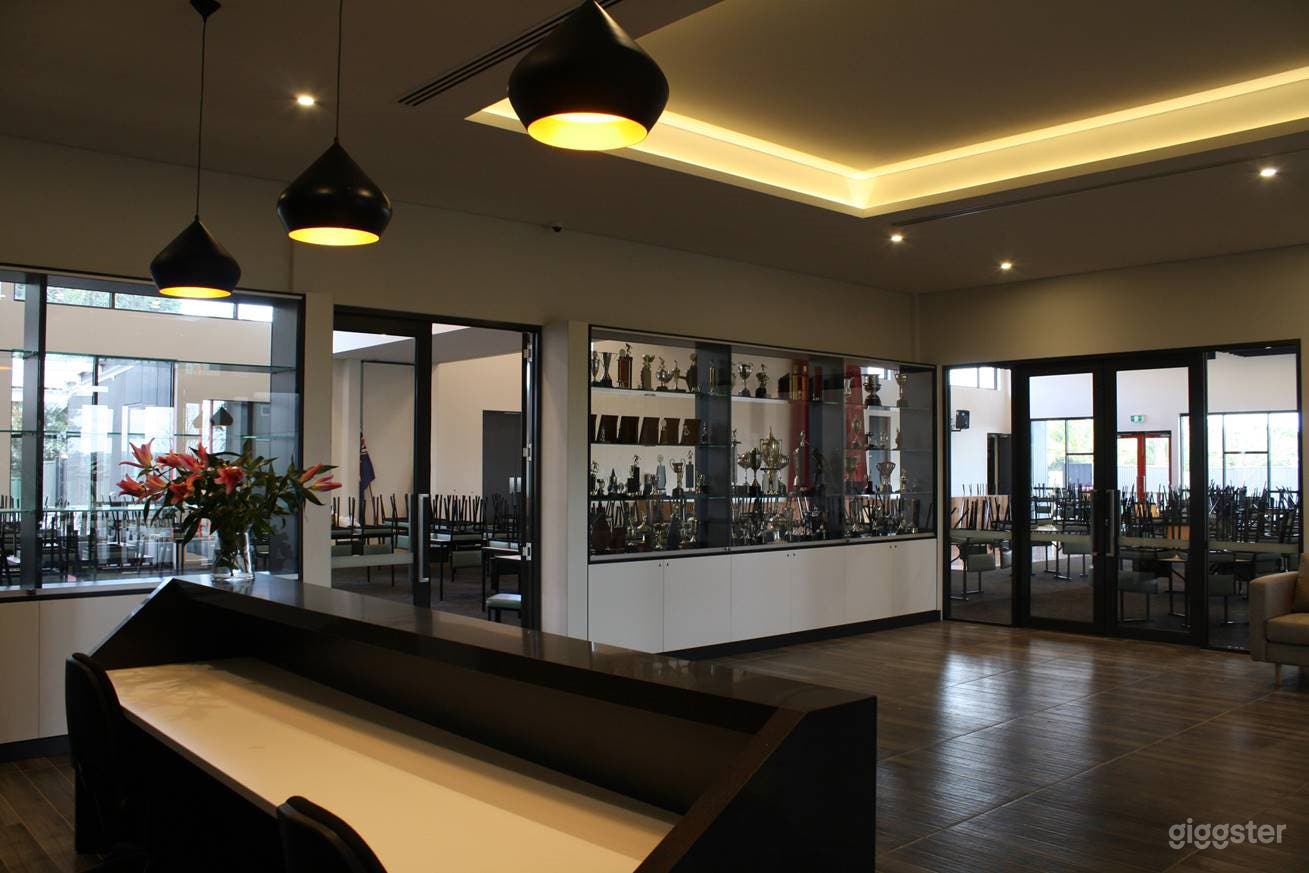 Bistro Room with Portuguese Touch in Ravenhall  Photo 3