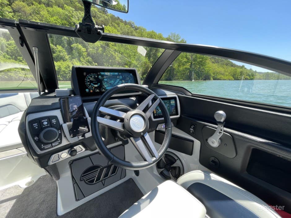 Wakesetter Boat for Events in Austin Photo 4