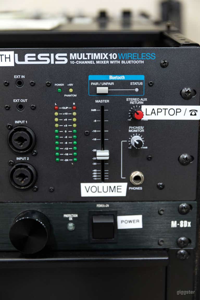  Dance Studio D2 for 5 People (Sprung Maple Floor & Exposed Concrete Wall) 