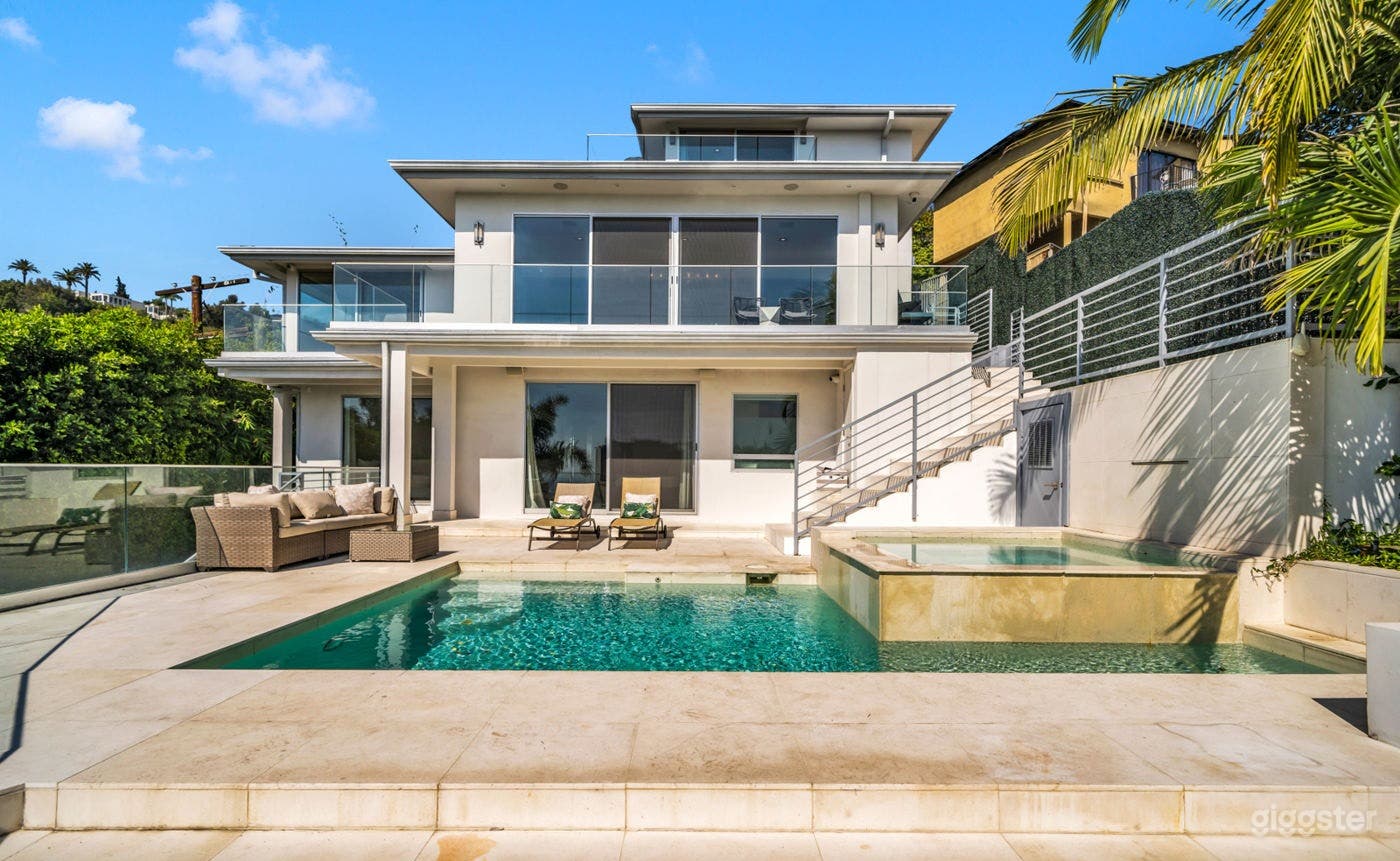  BIRD STREETS VILLA: SLEEK SET/POOL Photo 3