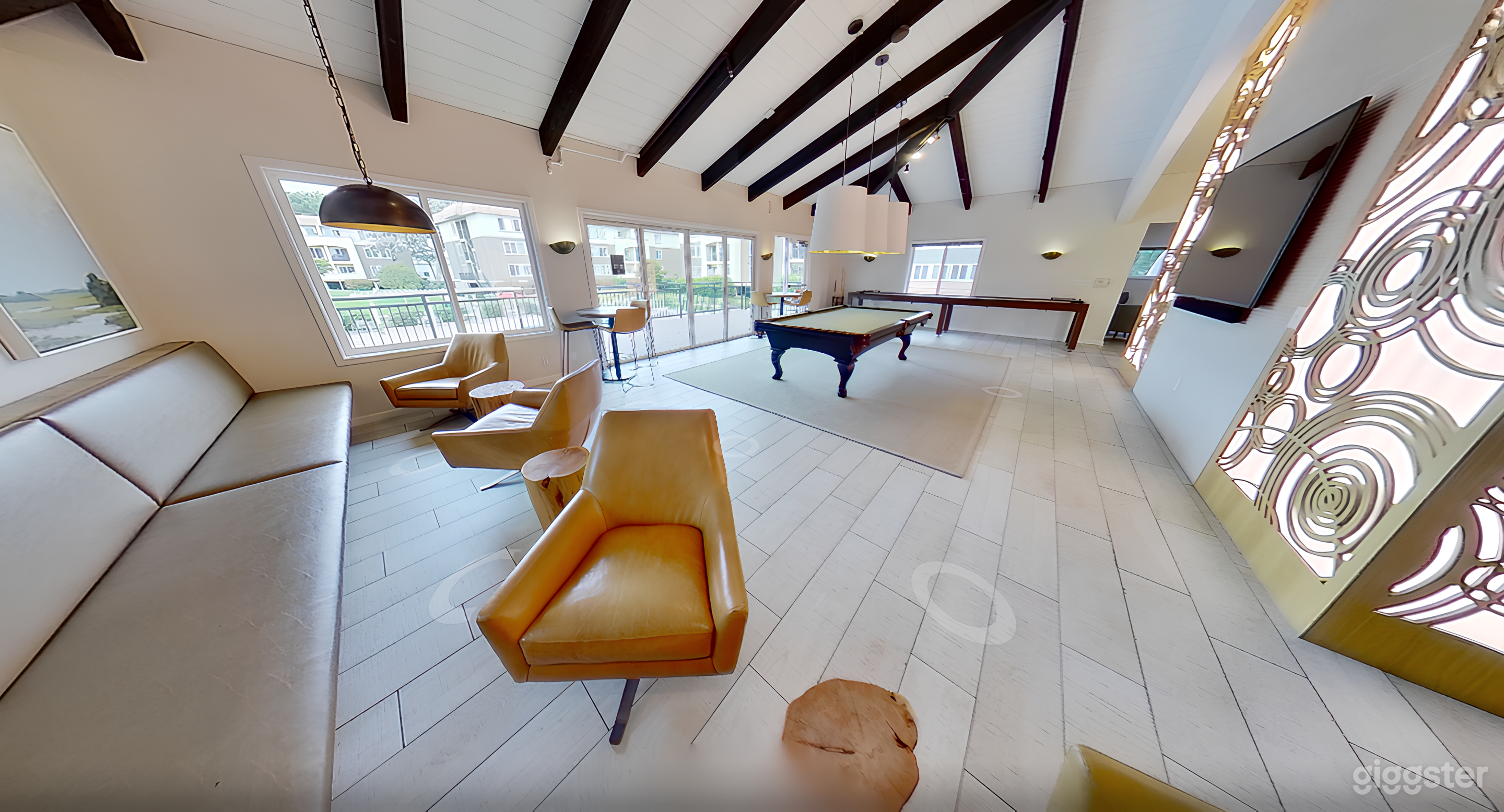 Spacious & Sunny Clubhouse with Kitchen Photo 4
