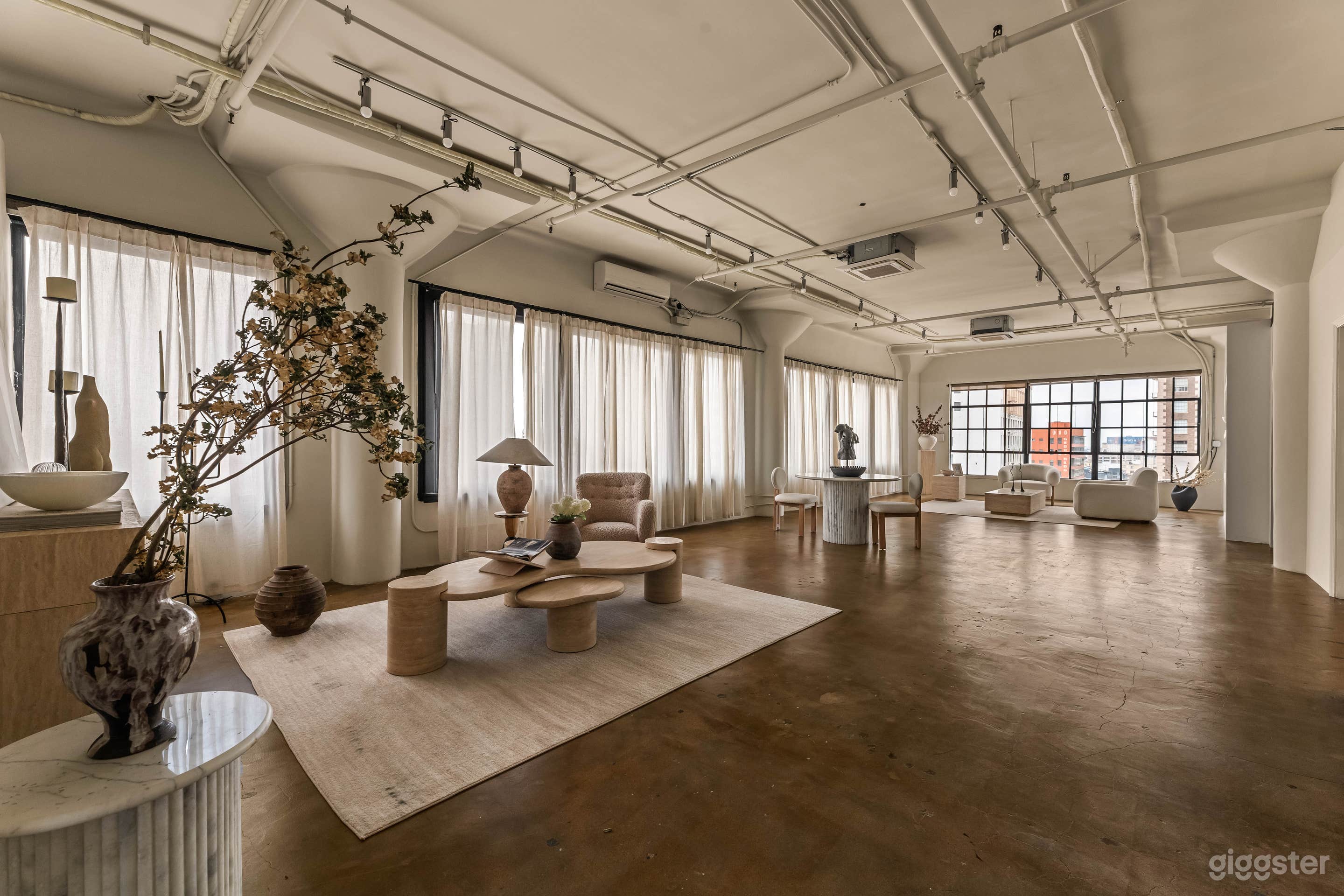 9th Floor DTLA Loft with 180° Skyline Views Photo 2