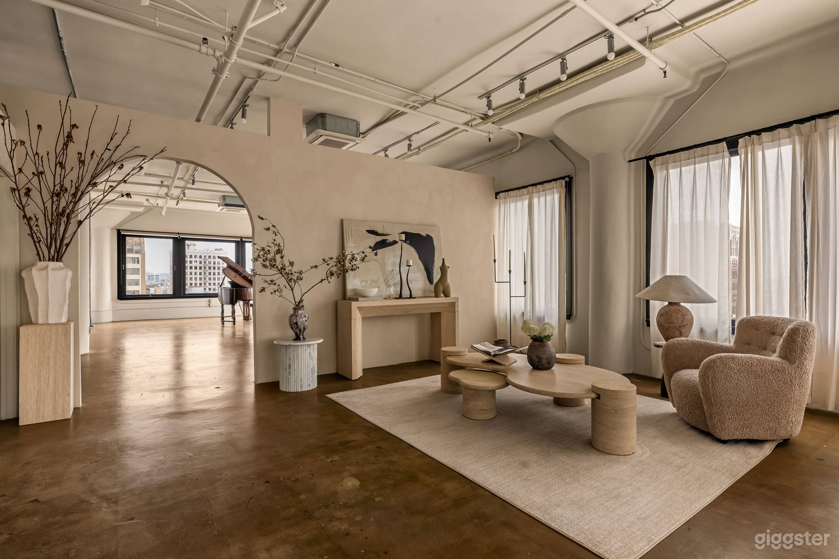 9th Floor DTLA Loft with 180° Skyline Views Photo 3