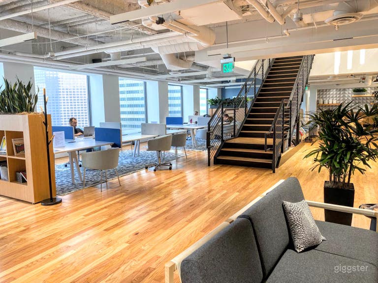  18th Floor: COMMON AREA Space with Skyline Views on 18th floor 