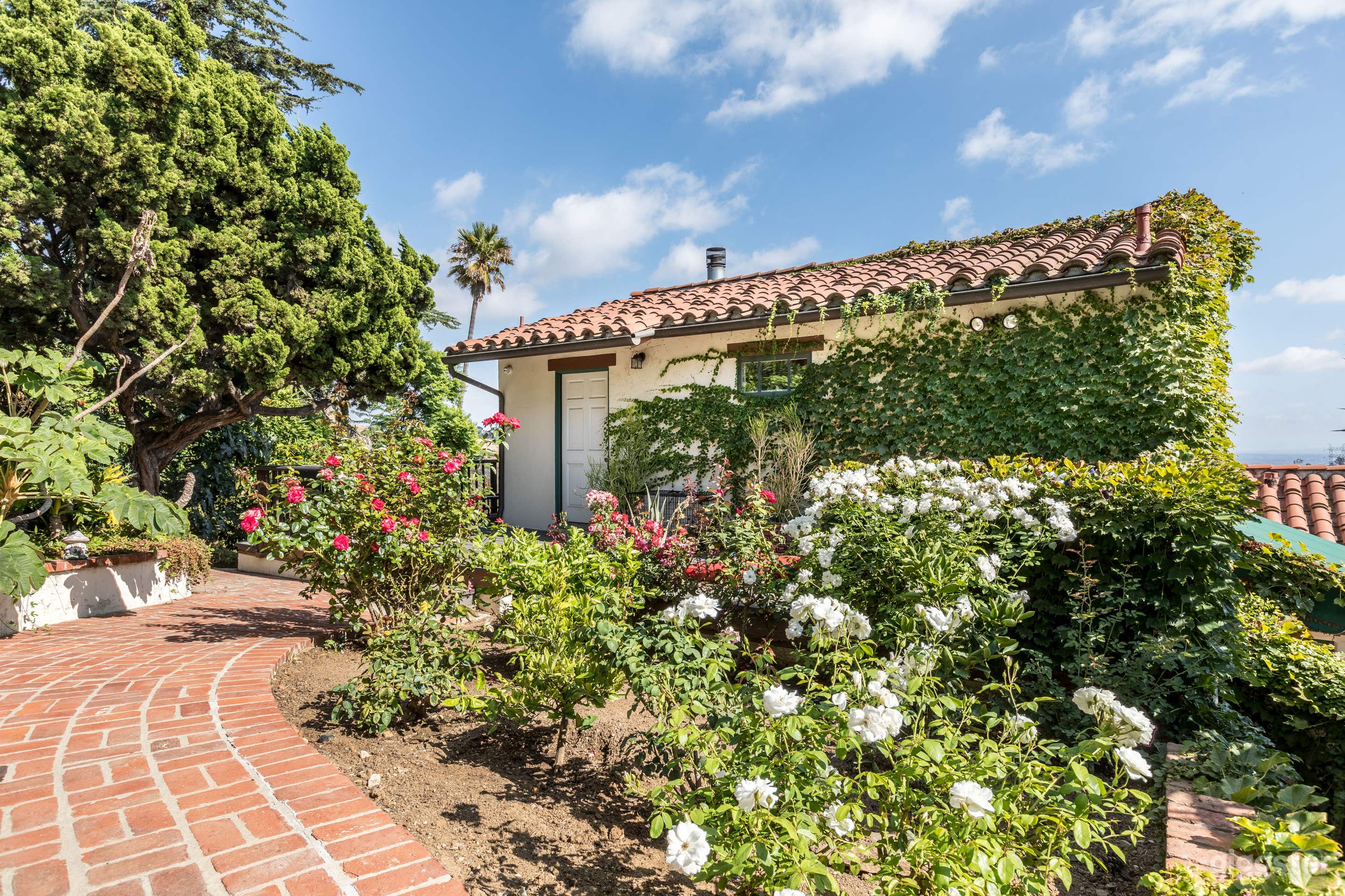 California Hideaway in the Heart of the Hollywood Photo 3