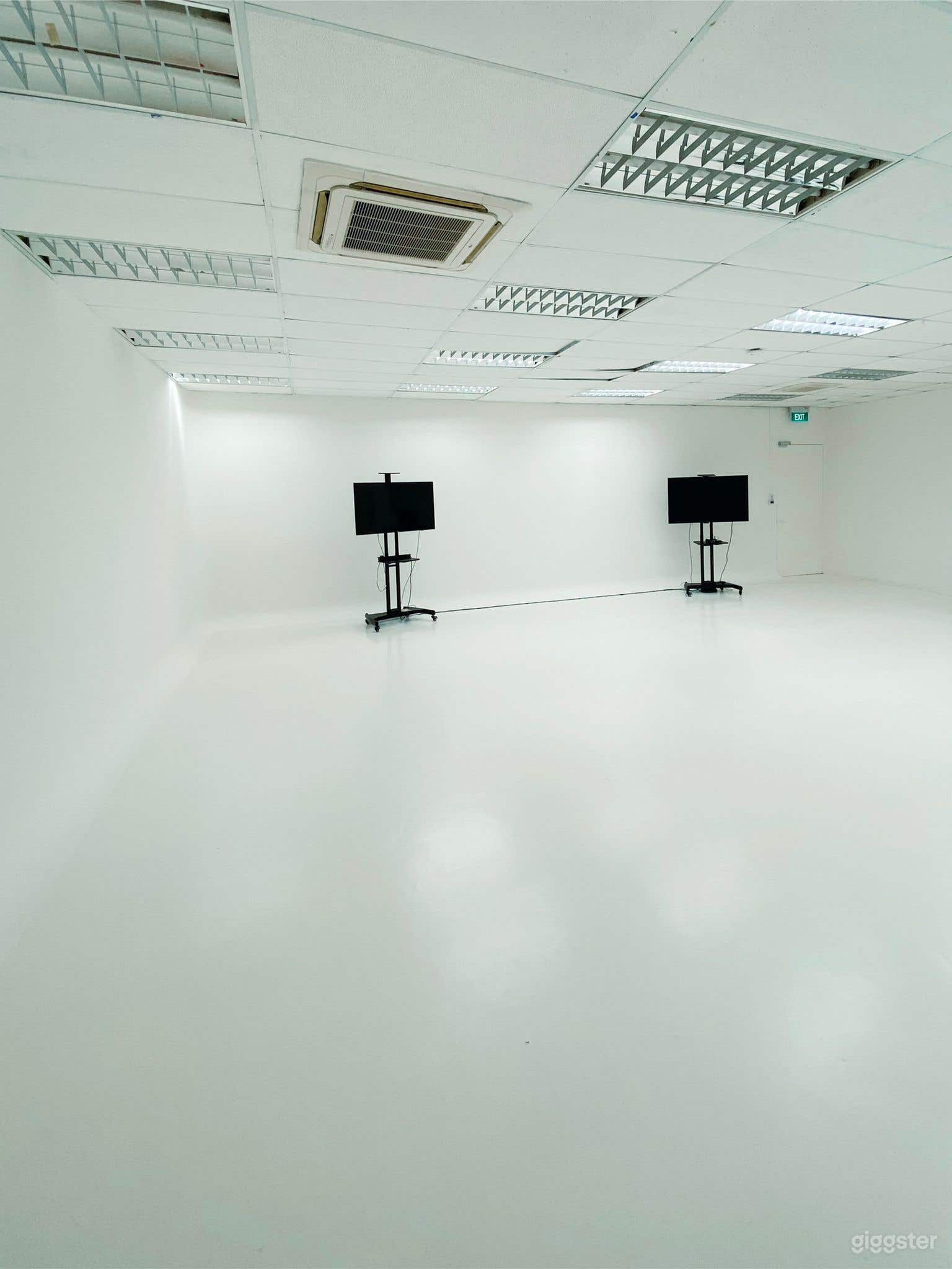 Southside White Studio in SG Photo 4