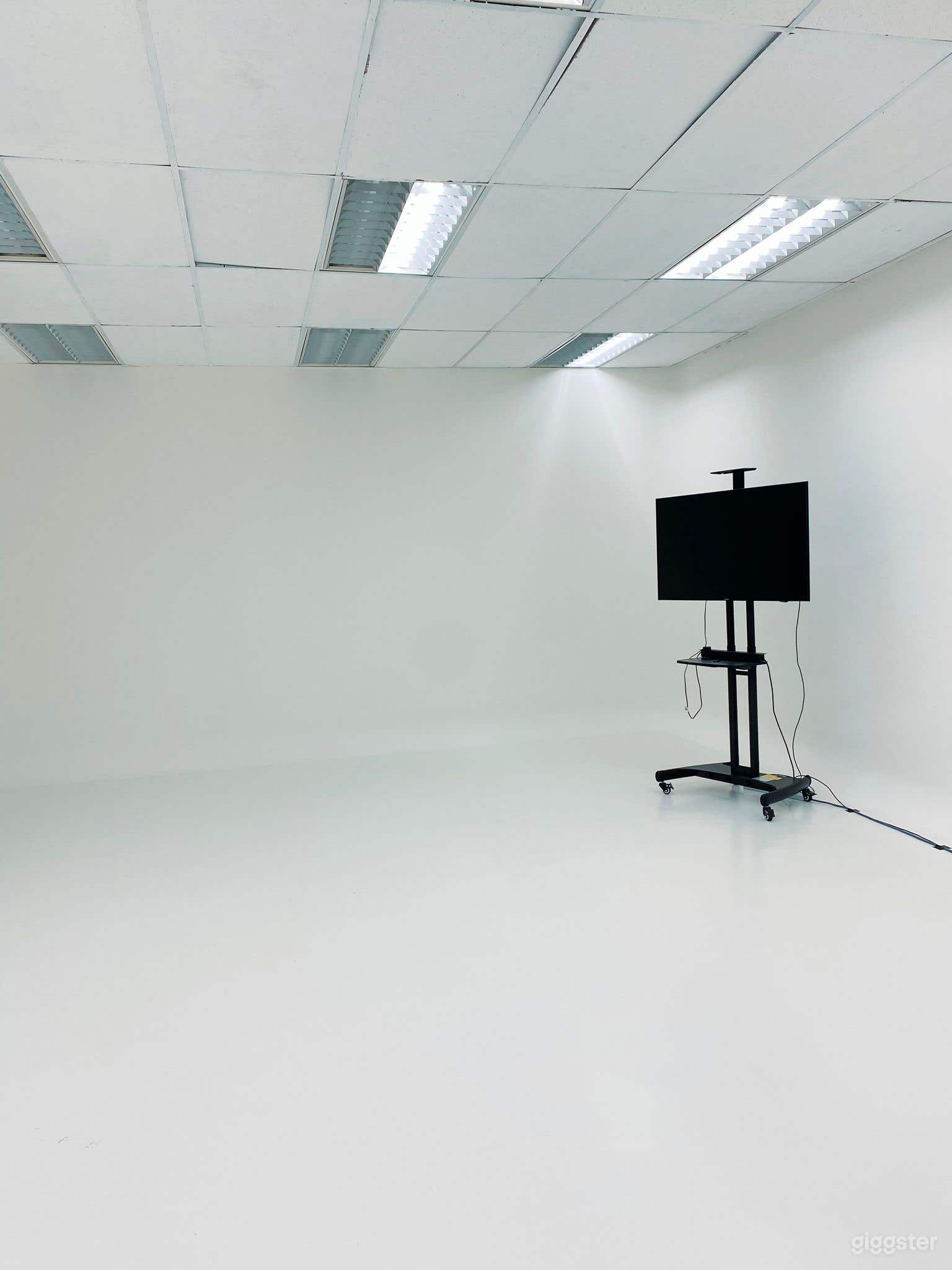 Southside White Studio in SG Photo 3