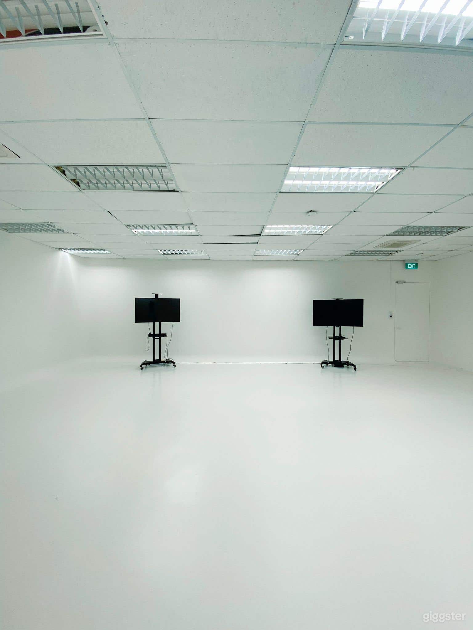 Southside White Studio in SG Photo 2