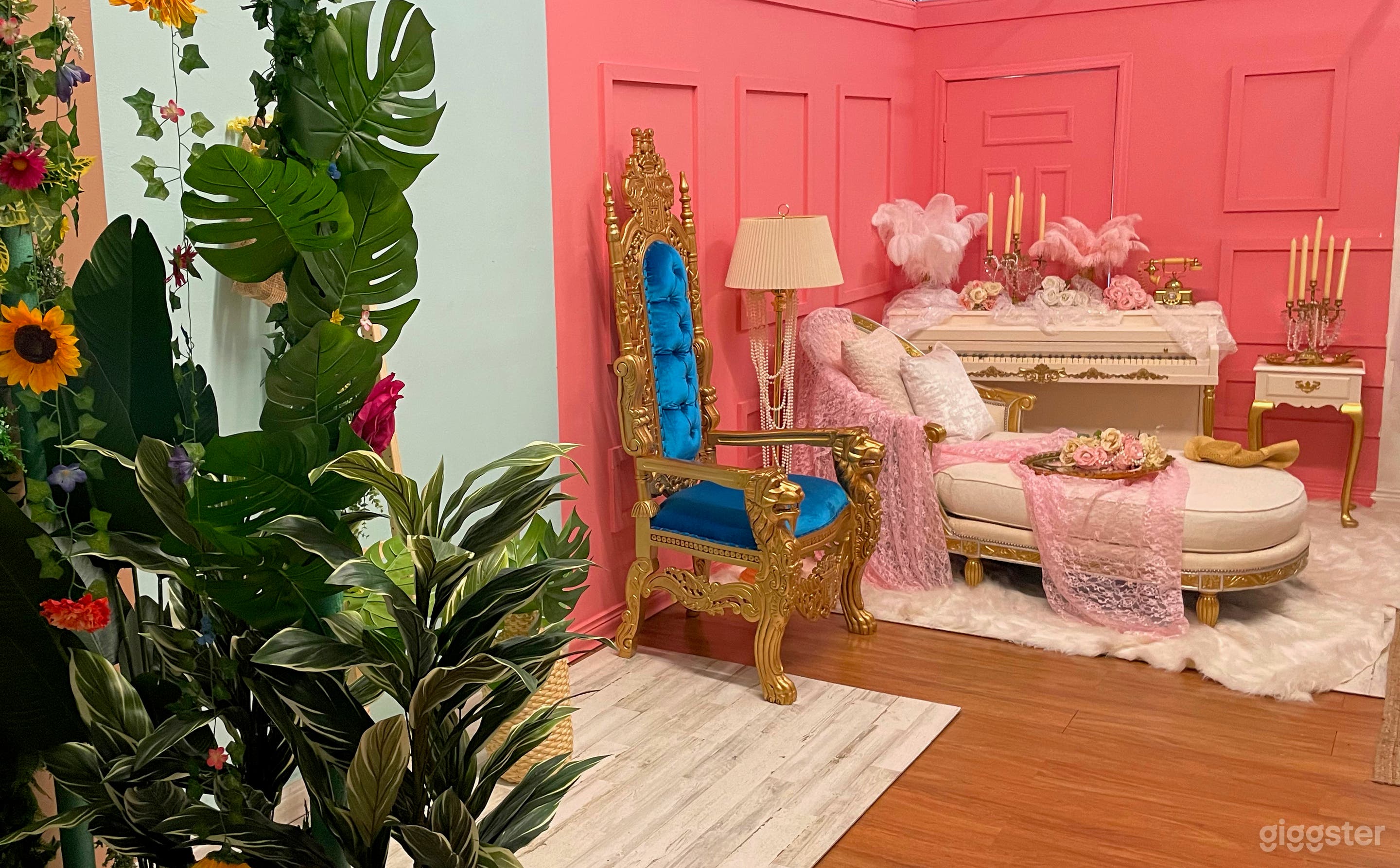 Tropical Garden Set 
King Throne Chair 
Piano Vintage Victorian Set 
Tulum Set 
Cyc Wall 

