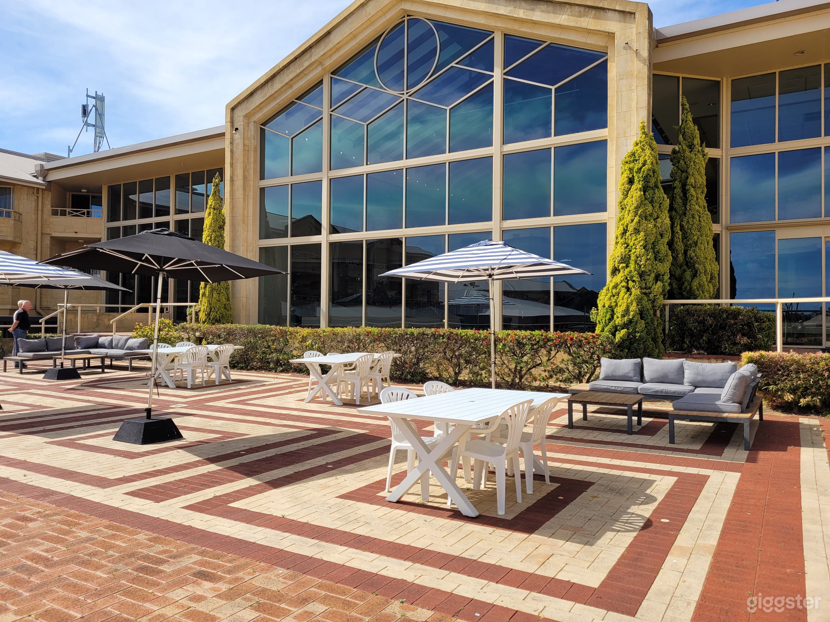 Outdoor Venue (Atrium location) Photo 4