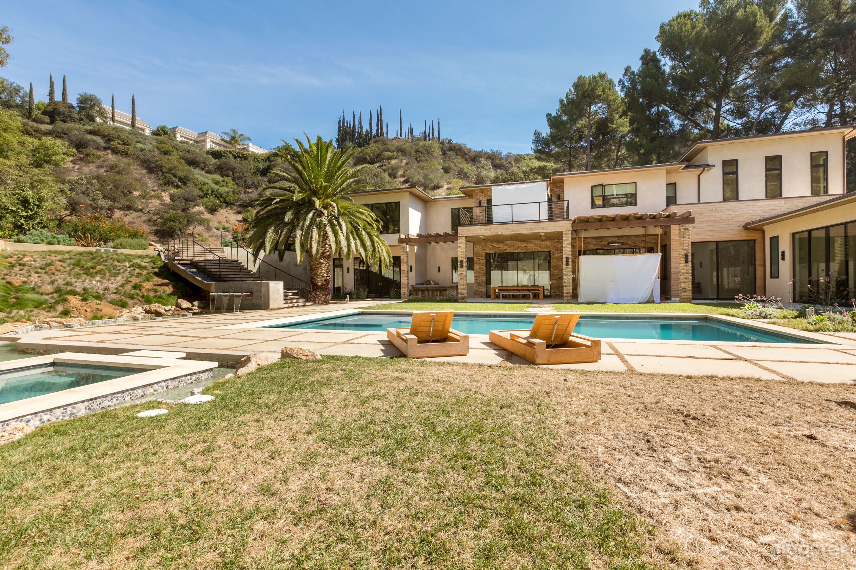 Tropical Modern Photo 2